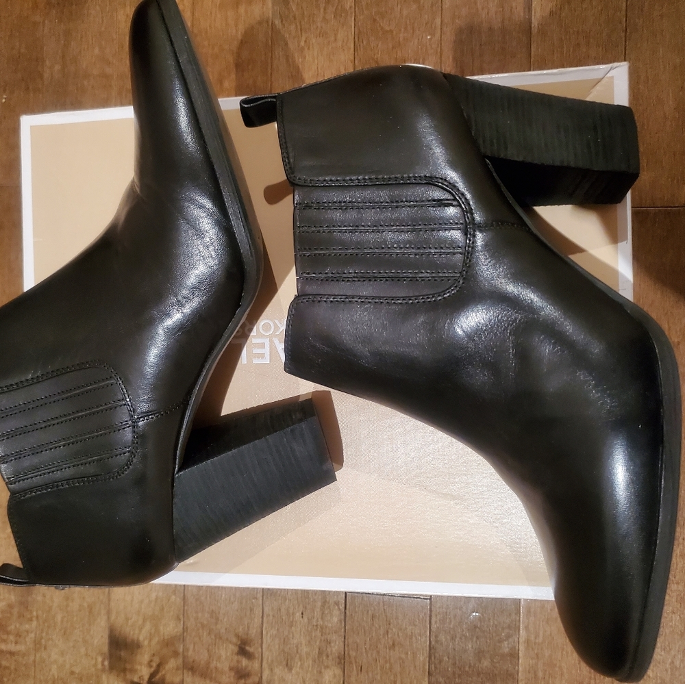 ❗❗ SOLD ❗❗Michael Kors leather boots